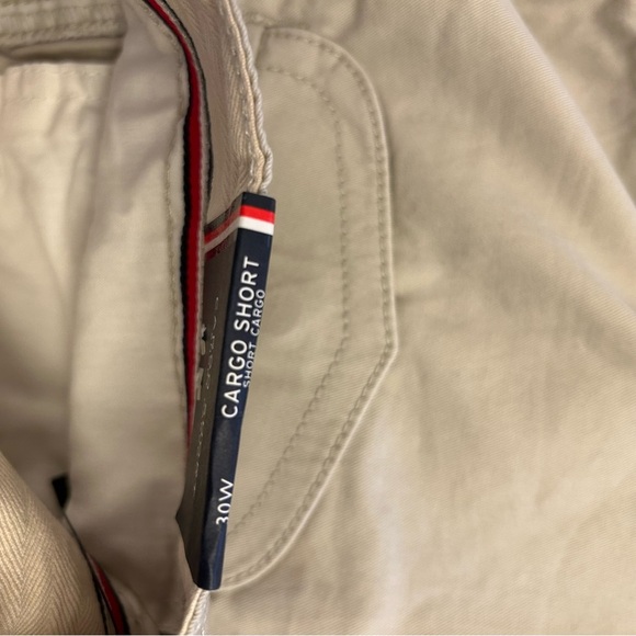 Tommy Hilfiger Men's Essential 10" Solid Cargo Shorts in Stone Size 30 - Picture 10 of 10